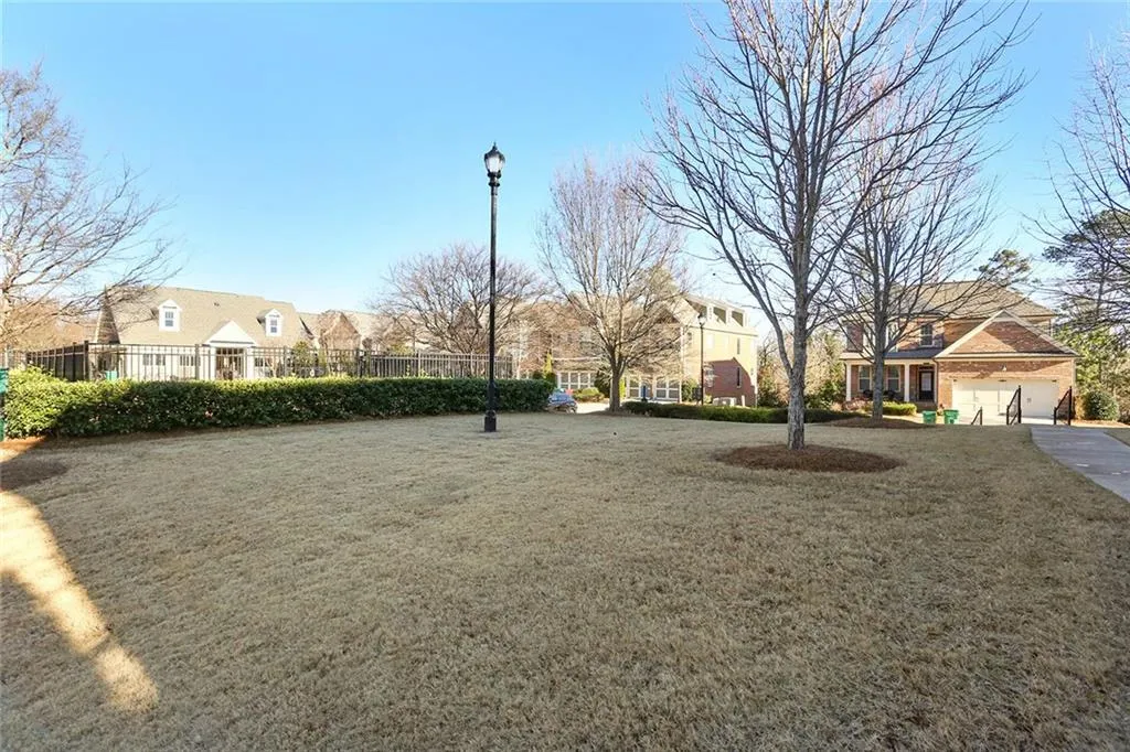 7700 Highland Bluff, Sandy Springs, Georgia 30328, 4 Bedrooms Bedrooms, ,2 BathroomsBathrooms,Residential,Sold,7700 Highland Bluff,6118359