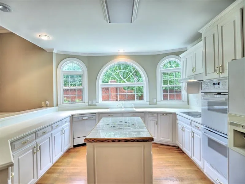 7900 Nesbit Downs Drive, Sandy Springs, Georgia 30350, 4 Bedrooms Bedrooms, ,3 BathroomsBathrooms,Residential,Sold,7900 Nesbit Downs Drive,6647741