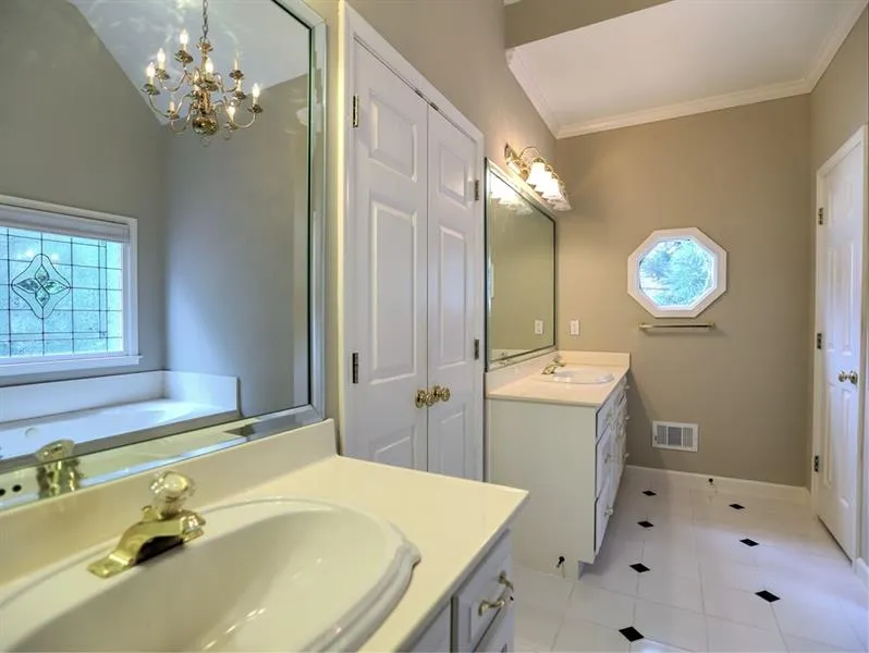 7900 Nesbit Downs Drive, Sandy Springs, Georgia 30350, 4 Bedrooms Bedrooms, ,3 BathroomsBathrooms,Residential,Sold,7900 Nesbit Downs Drive,6647741