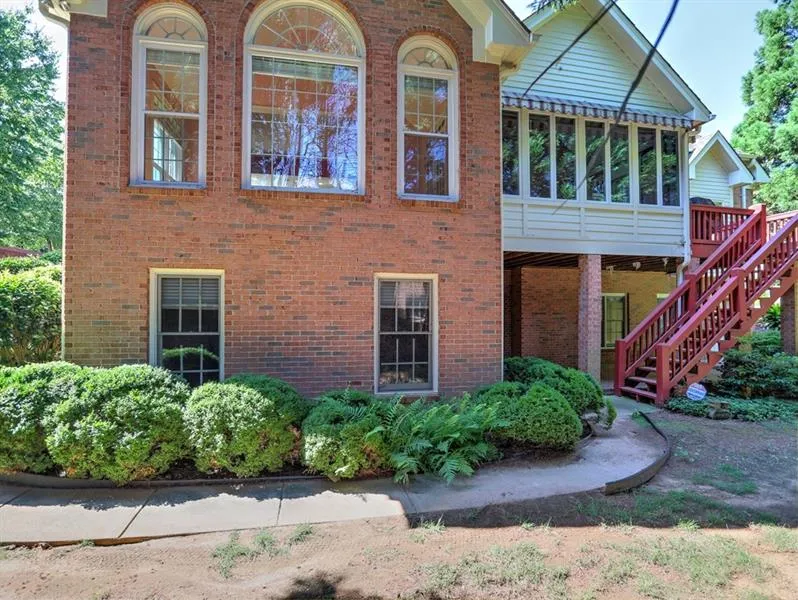 7900 Nesbit Downs Drive, Sandy Springs, Georgia 30350, 4 Bedrooms Bedrooms, ,3 BathroomsBathrooms,Residential,Sold,7900 Nesbit Downs Drive,6647741
