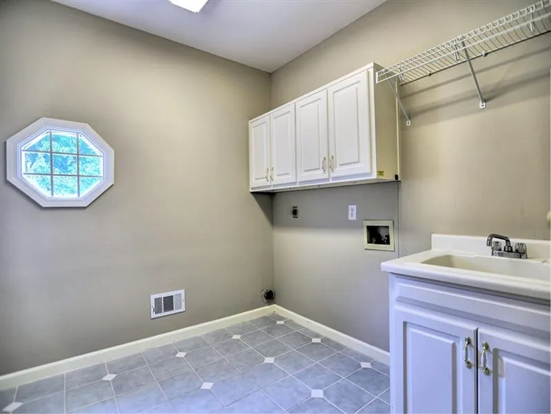 7900 Nesbit Downs Drive, Sandy Springs, Georgia 30350, 4 Bedrooms Bedrooms, ,3 BathroomsBathrooms,Residential,Sold,7900 Nesbit Downs Drive,6647741