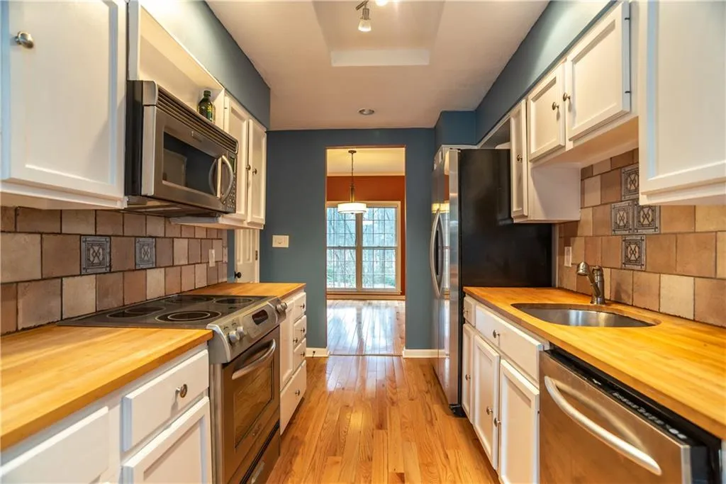 404 Brandywine Circle, Atlanta, Georgia 30350, 3 Bedrooms Bedrooms, ,2 BathroomsBathrooms,Residential,Sold,404 Brandywine Circle,6501740