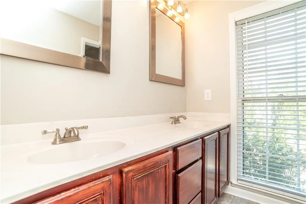 404 Brandywine Circle, Atlanta, Georgia 30350, 3 Bedrooms Bedrooms, ,2 BathroomsBathrooms,Residential,Sold,404 Brandywine Circle,6501740