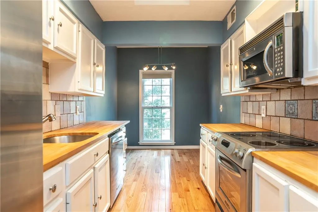 404 Brandywine Circle, Atlanta, Georgia 30350, 3 Bedrooms Bedrooms, ,2 BathroomsBathrooms,Residential,Sold,404 Brandywine Circle,6501740