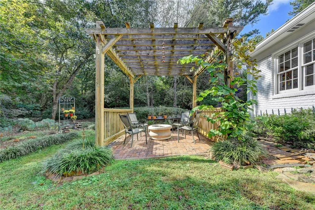 3225 Jett Ferry Court, Sandy Springs, Georgia 30350, 7 Bedrooms Bedrooms, ,5 BathroomsBathrooms,Residential,Sold,3225 Jett Ferry Court,6954949