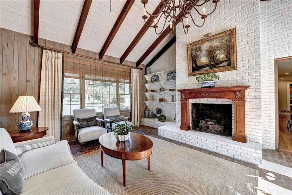 3225 Jett Ferry Court, Sandy Springs, Georgia 30350, 7 Bedrooms Bedrooms, ,5 BathroomsBathrooms,Residential,Sold,3225 Jett Ferry Court,6954949