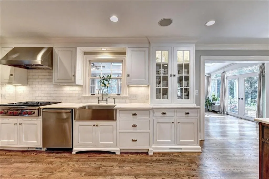 3225 Jett Ferry Court, Sandy Springs, Georgia 30350, 7 Bedrooms Bedrooms, ,5 BathroomsBathrooms,Residential,Sold,3225 Jett Ferry Court,6954949