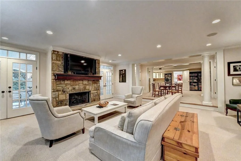 3225 Jett Ferry Court, Sandy Springs, Georgia 30350, 7 Bedrooms Bedrooms, ,5 BathroomsBathrooms,Residential,Sold,3225 Jett Ferry Court,6954949