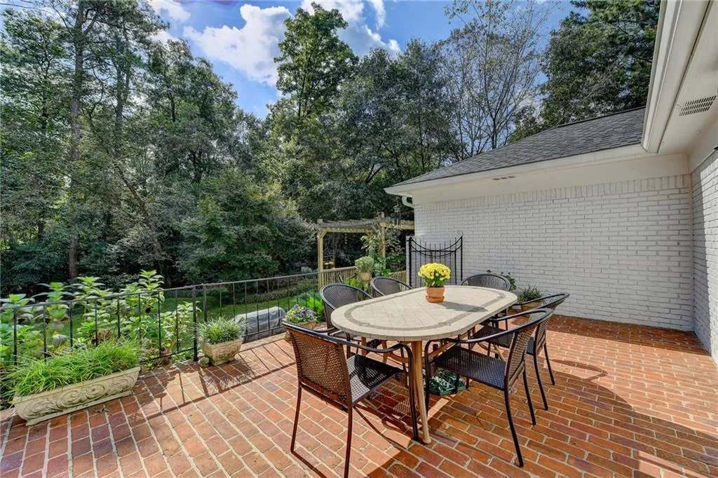 3225 Jett Ferry Court, Sandy Springs, Georgia 30350, 7 Bedrooms Bedrooms, ,5 BathroomsBathrooms,Residential,Sold,3225 Jett Ferry Court,6954949