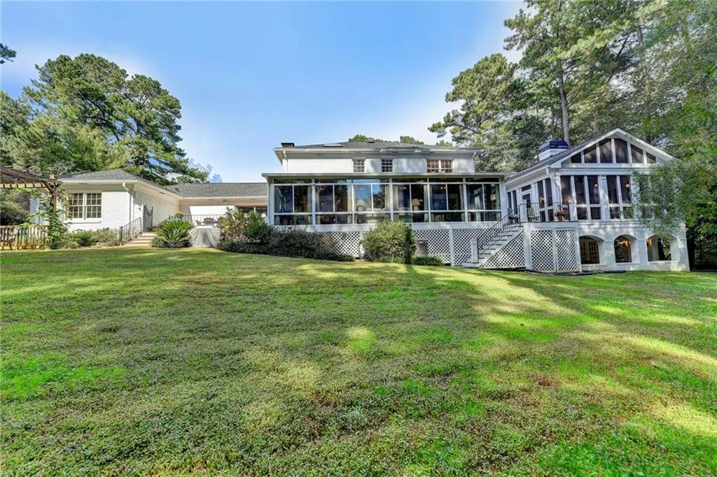 3225 Jett Ferry Court, Sandy Springs, Georgia 30350, 7 Bedrooms Bedrooms, ,5 BathroomsBathrooms,Residential,Sold,3225 Jett Ferry Court,6954949