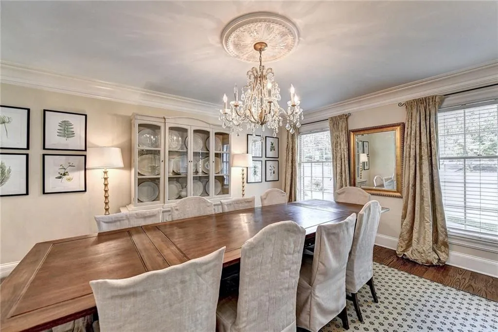 3225 Jett Ferry Court, Sandy Springs, Georgia 30350, 7 Bedrooms Bedrooms, ,5 BathroomsBathrooms,Residential,Sold,3225 Jett Ferry Court,6954949