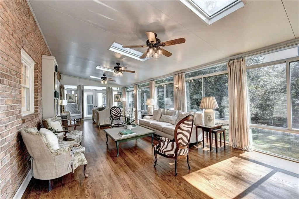 3225 Jett Ferry Court, Sandy Springs, Georgia 30350, 7 Bedrooms Bedrooms, ,5 BathroomsBathrooms,Residential,Sold,3225 Jett Ferry Court,6954949