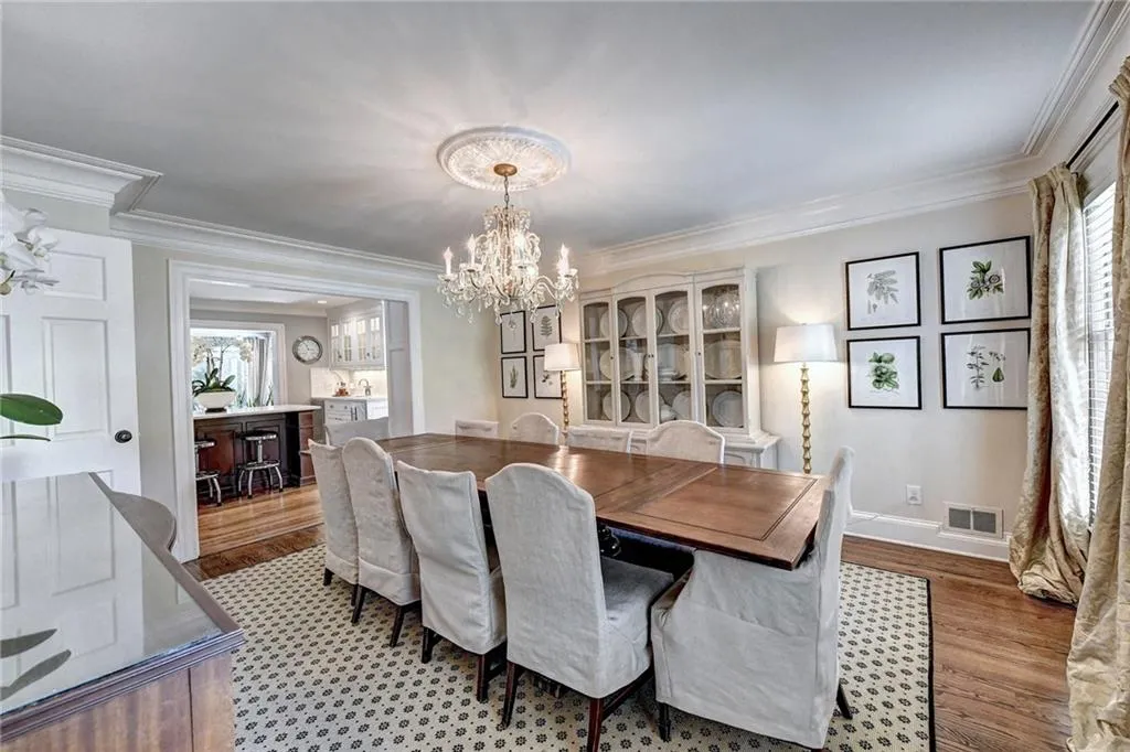 3225 Jett Ferry Court, Sandy Springs, Georgia 30350, 7 Bedrooms Bedrooms, ,5 BathroomsBathrooms,Residential,Sold,3225 Jett Ferry Court,6954949