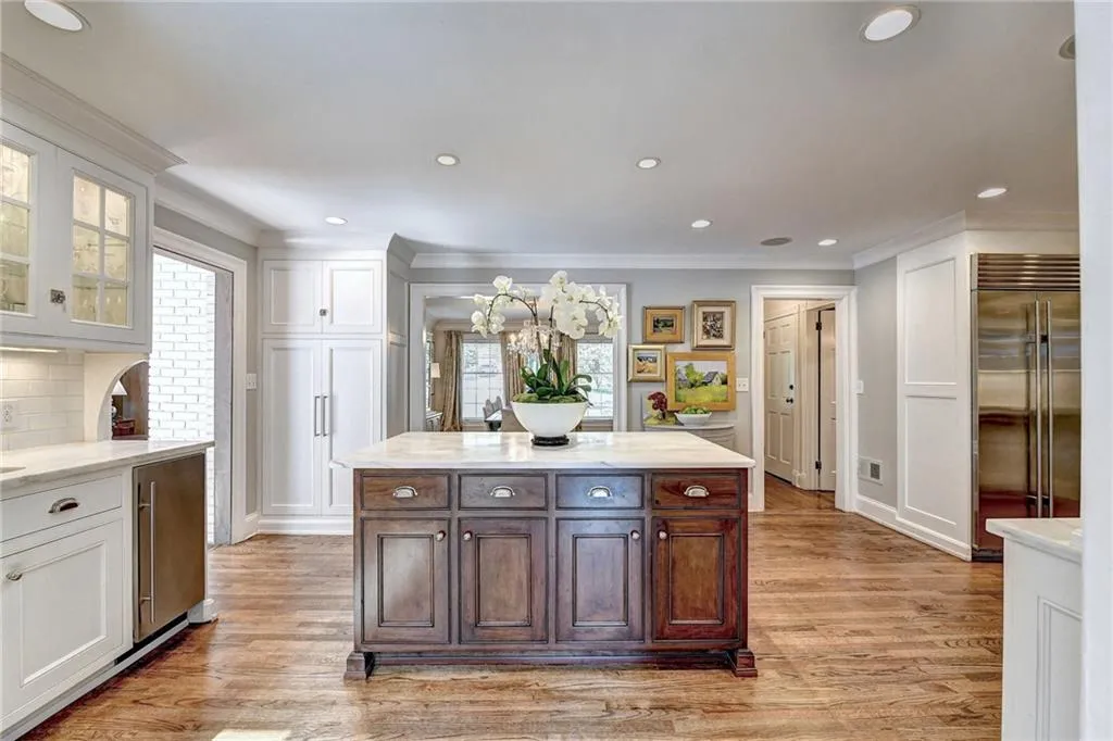 3225 Jett Ferry Court, Sandy Springs, Georgia 30350, 7 Bedrooms Bedrooms, ,5 BathroomsBathrooms,Residential,Sold,3225 Jett Ferry Court,6954949