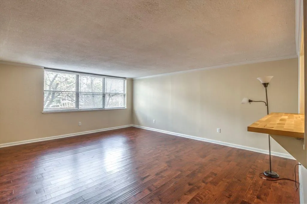 2965 Pharr Court South Nw Unit 104, Atlanta, Georgia 30305, 2 Bedrooms Bedrooms, ,2 BathroomsBathrooms,Residential,Sold,2965 Pharr Court South Nw Unit 104,5634947