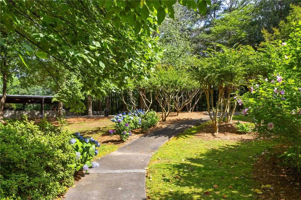 3060 Pharr Court N Unit 615, Atlanta, Georgia 30305, 3 Bedrooms Bedrooms, 0 ,2 BathroomsBathrooms,Residential,For Sale,3060 Pharr Court N Unit 615,7781767