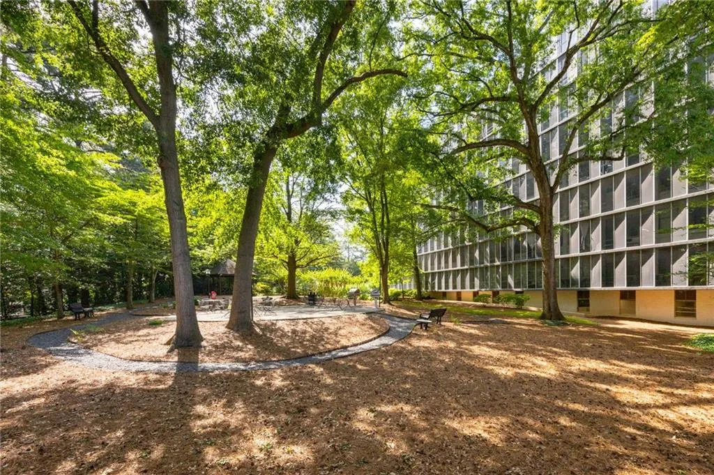 3060 Pharr Court N Unit 615, Atlanta, Georgia 30305, 3 Bedrooms Bedrooms, 0 ,2 BathroomsBathrooms,Residential,For Sale,3060 Pharr Court N Unit 615,7781767