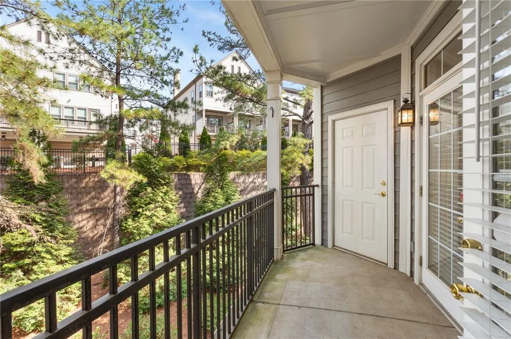 4100 Paces Walk Se Unit 2205, Atlanta, Georgia 30339, 3 Bedrooms Bedrooms, ,2 BathroomsBathrooms,Residential,For Sale,4100 Paces Walk Se Unit 2205,7543323