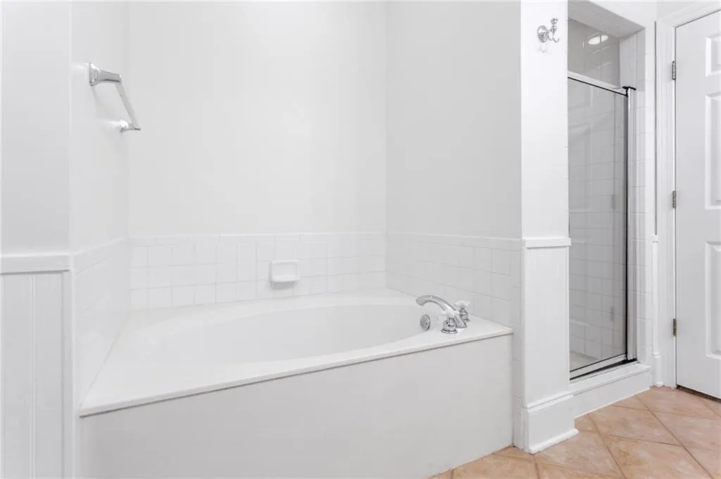 4100 Paces Walk Se Unit 2205, Atlanta, Georgia 30339, 3 Bedrooms Bedrooms, ,2 BathroomsBathrooms,Residential,For Sale,4100 Paces Walk Se Unit 2205,7543323