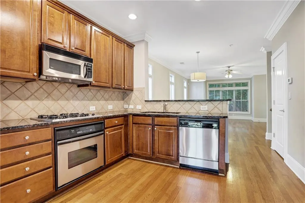 191 Le Gran Court, Sandy Springs, Georgia 30328, 2 Bedrooms Bedrooms, ,2 BathroomsBathrooms,Residential,Sold,191 Le Gran Court,6943609