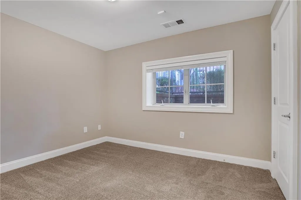 191 Le Gran Court, Sandy Springs, Georgia 30328, 2 Bedrooms Bedrooms, ,2 BathroomsBathrooms,Residential,Sold,191 Le Gran Court,6943609