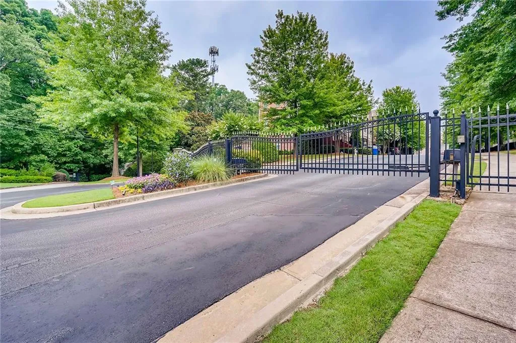 904 Dumaine Trace, Atlanta, Georgia 30328, 3 Bedrooms Bedrooms, ,3 BathroomsBathrooms,Residential,Sold,904 Dumaine Trace,6895888
