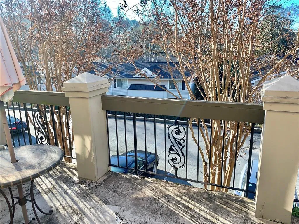 6980 Roswell Road Unit C5, Atlanta, Georgia 30328, 2 Bedrooms Bedrooms, ,2 BathroomsBathrooms,Residential,Sold,6980 Roswell Road Unit C5,6681417