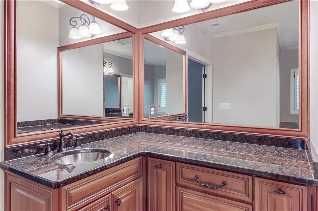 8504 Angels Walk, Sandy Springs, Georgia 30350, 3 Bedrooms Bedrooms, ,2 BathroomsBathrooms,Residential,Sold,8504 Angels Walk,6897072