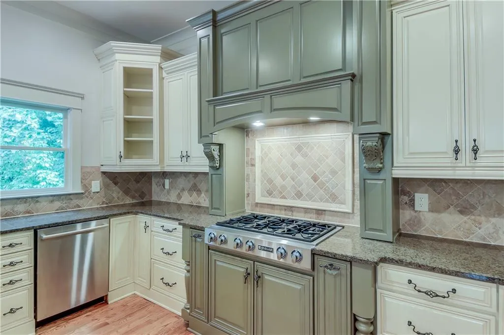 8504 Angels Walk, Sandy Springs, Georgia 30350, 3 Bedrooms Bedrooms, ,2 BathroomsBathrooms,Residential,Sold,8504 Angels Walk,6897072