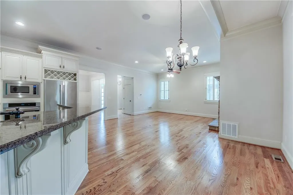 8504 Angels Walk, Sandy Springs, Georgia 30350, 3 Bedrooms Bedrooms, ,2 BathroomsBathrooms,Residential,Sold,8504 Angels Walk,6897072