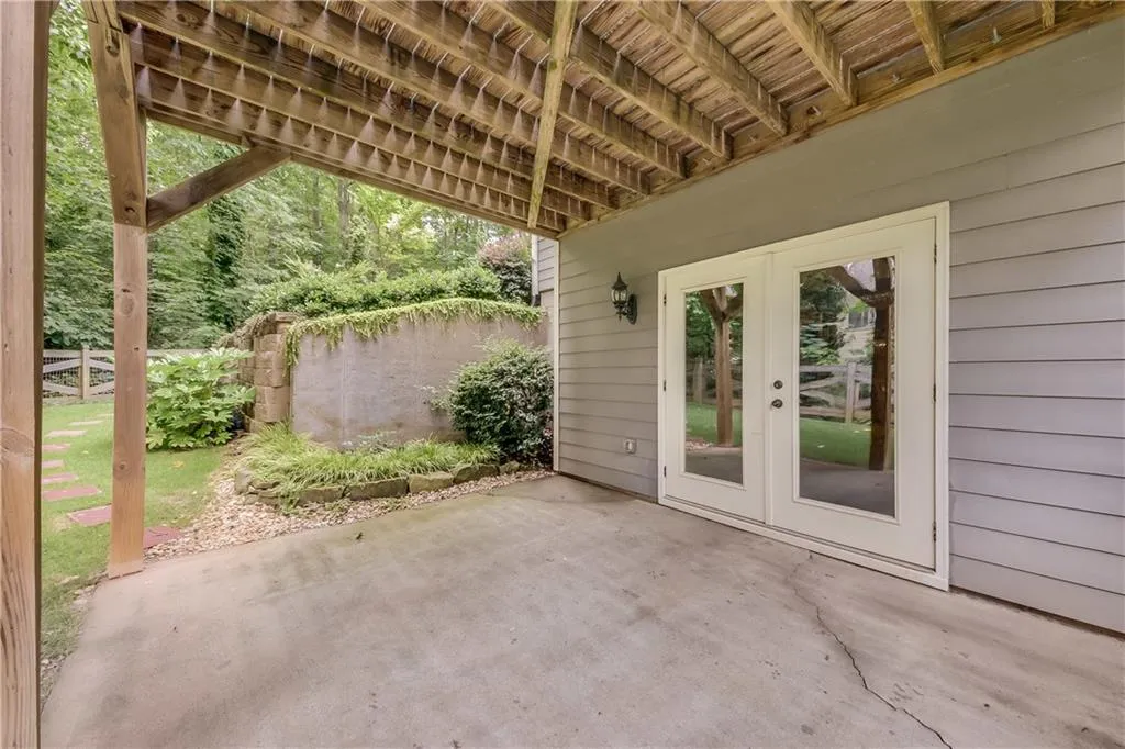 8504 Angels Walk, Sandy Springs, Georgia 30350, 3 Bedrooms Bedrooms, ,2 BathroomsBathrooms,Residential,Sold,8504 Angels Walk,6897072