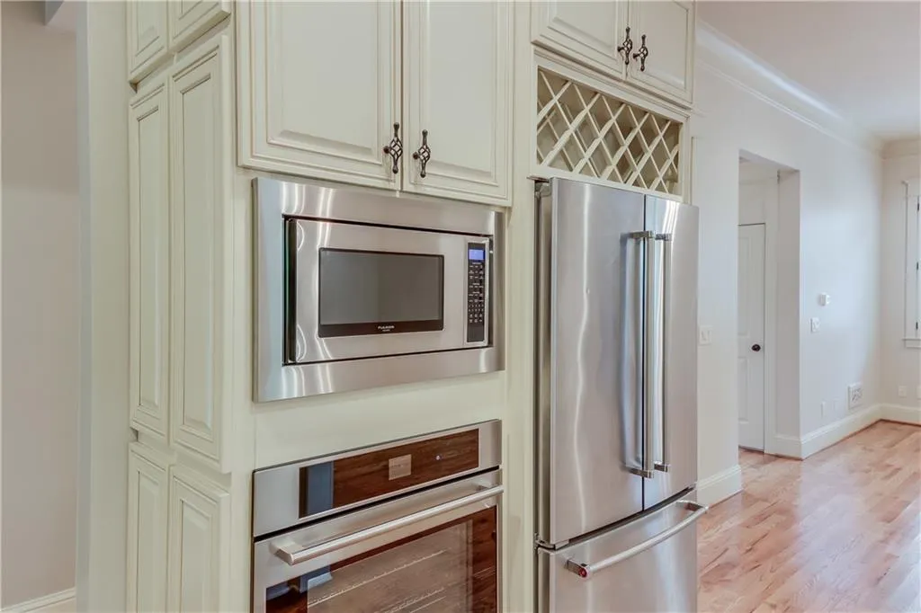 8504 Angels Walk, Sandy Springs, Georgia 30350, 3 Bedrooms Bedrooms, ,2 BathroomsBathrooms,Residential,Sold,8504 Angels Walk,6897072