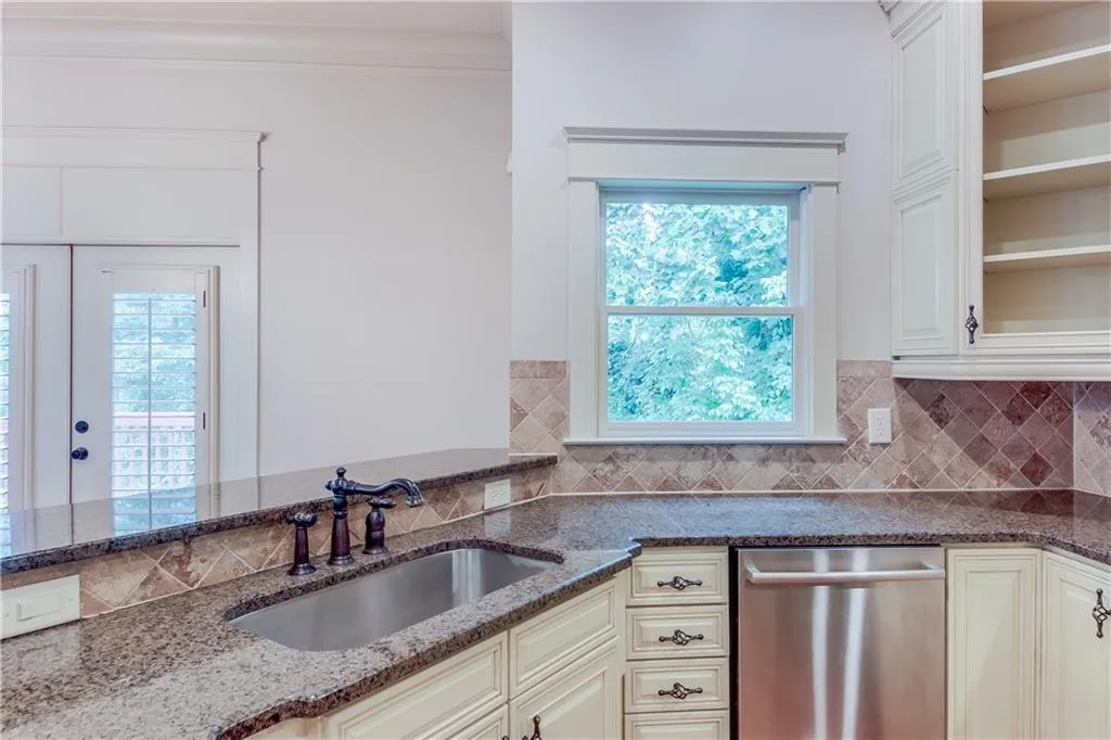 8504 Angels Walk, Sandy Springs, Georgia 30350, 3 Bedrooms Bedrooms, ,2 BathroomsBathrooms,Residential,Sold,8504 Angels Walk,6897072