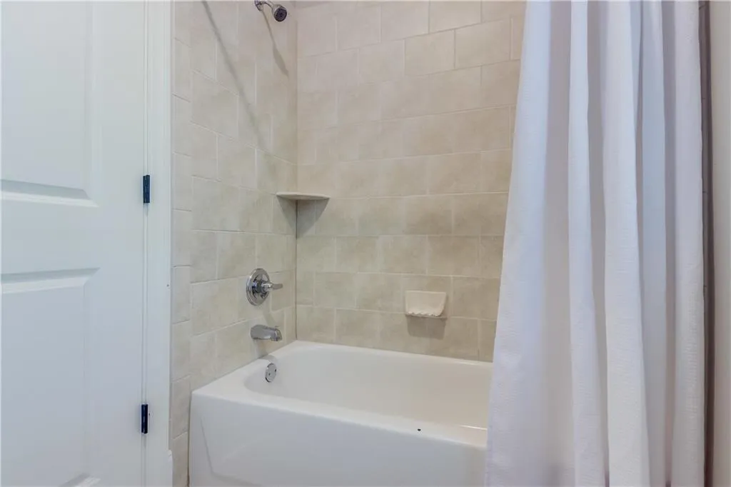 8504 Angels Walk, Sandy Springs, Georgia 30350, 3 Bedrooms Bedrooms, ,2 BathroomsBathrooms,Residential,Sold,8504 Angels Walk,6897072