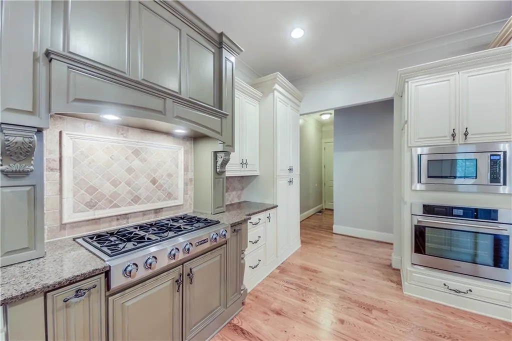 8504 Angels Walk, Sandy Springs, Georgia 30350, 3 Bedrooms Bedrooms, ,2 BathroomsBathrooms,Residential,Sold,8504 Angels Walk,6897072