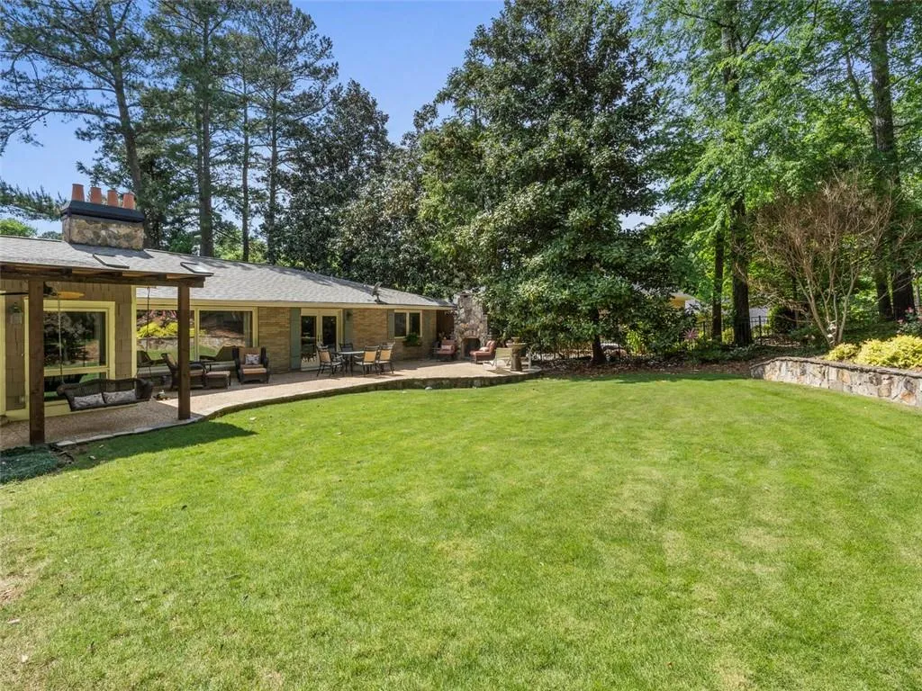 6205 Mountain Brook Lane, Sandy Springs, Georgia 30328, 5 Bedrooms Bedrooms, ,3 BathroomsBathrooms,Residential,Sold,6205 Mountain Brook Lane,6548178