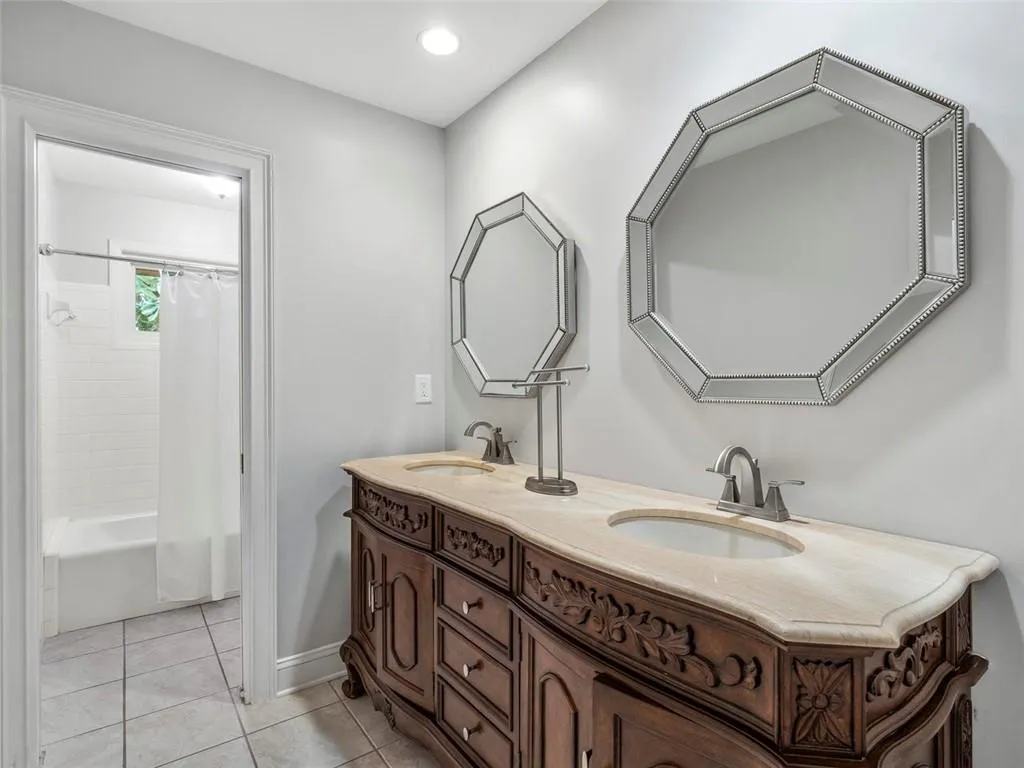 6205 Mountain Brook Lane, Sandy Springs, Georgia 30328, 5 Bedrooms Bedrooms, ,3 BathroomsBathrooms,Residential,Sold,6205 Mountain Brook Lane,6548178