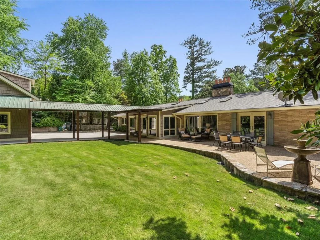 6205 Mountain Brook Lane, Sandy Springs, Georgia 30328, 5 Bedrooms Bedrooms, ,3 BathroomsBathrooms,Residential,Sold,6205 Mountain Brook Lane,6548178