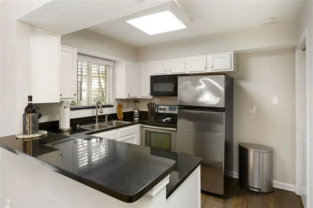 6940 Roswell Road Unit 25a, Atlanta, Georgia 30328, 2 Bedrooms Bedrooms, ,1 BathroomBathrooms,Residential,Sold,6940 Roswell Road Unit 25a,7255898