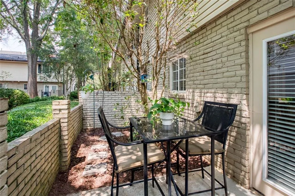 6940 Roswell Road Unit 25a, Atlanta, Georgia 30328, 2 Bedrooms Bedrooms, ,1 BathroomBathrooms,Residential,Sold,6940 Roswell Road Unit 25a,7255898