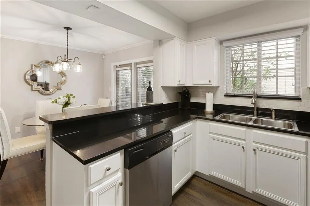 6940 Roswell Road Unit 25a, Atlanta, Georgia 30328, 2 Bedrooms Bedrooms, ,1 BathroomBathrooms,Residential,Sold,6940 Roswell Road Unit 25a,7255898