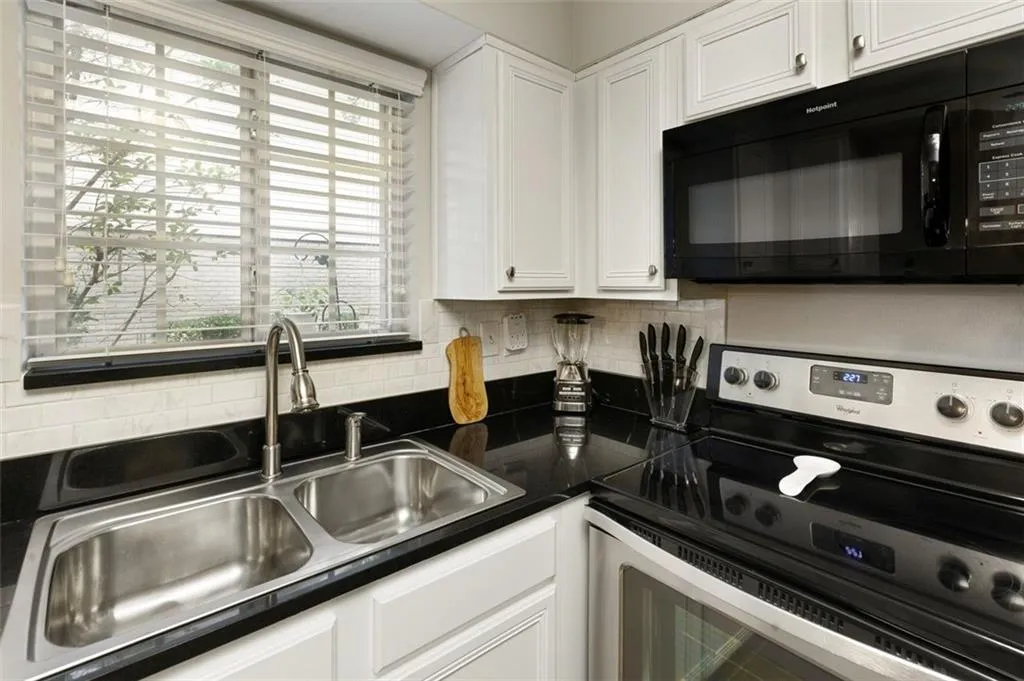 6940 Roswell Road Unit 25a, Atlanta, Georgia 30328, 2 Bedrooms Bedrooms, ,1 BathroomBathrooms,Residential,Sold,6940 Roswell Road Unit 25a,7255898