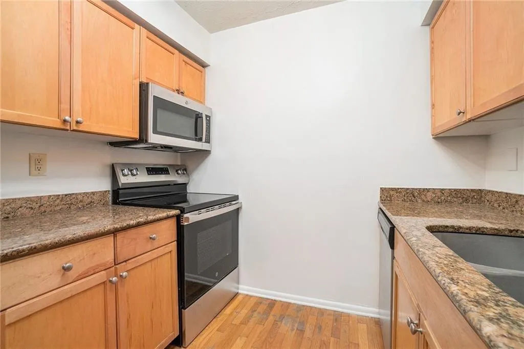 1150 Collier Road Nw Unit 12f, Atlanta, Georgia 30318, 2 Bedrooms Bedrooms, 0 ,2 BathroomsBathrooms,Residential,For Sale,1150 Collier Road Nw Unit 12f,7775553
