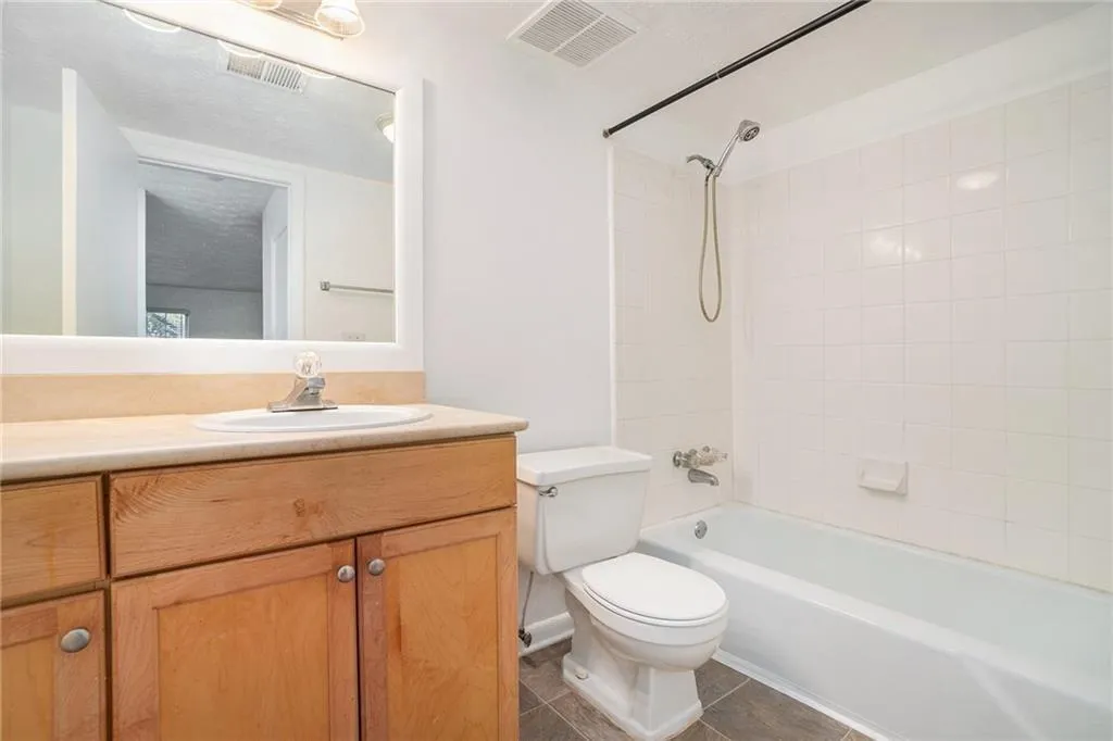1150 Collier Road Nw Unit 12f, Atlanta, Georgia 30318, 2 Bedrooms Bedrooms, 0 ,2 BathroomsBathrooms,Residential,For Sale,1150 Collier Road Nw Unit 12f,7775553