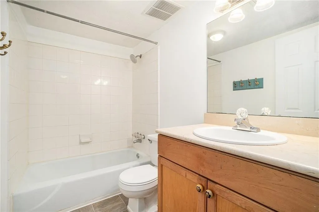 1150 Collier Road Nw Unit 12f, Atlanta, Georgia 30318, 2 Bedrooms Bedrooms, 0 ,2 BathroomsBathrooms,Residential,For Sale,1150 Collier Road Nw Unit 12f,7775553