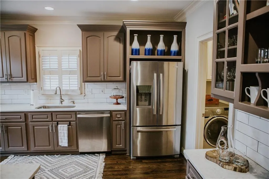 925 Roberts Landing Cove, Sandy Springs, Georgia 30350, 4 Bedrooms Bedrooms, ,3 BathroomsBathrooms,Residential,Sold,925 Roberts Landing Cove,6668302
