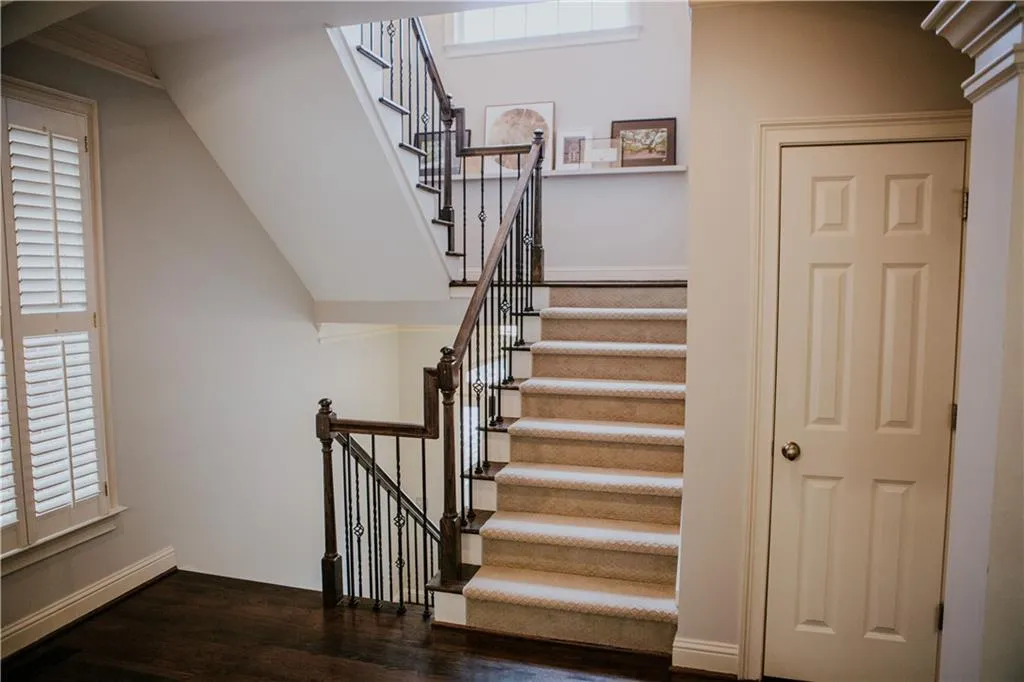 925 Roberts Landing Cove, Sandy Springs, Georgia 30350, 4 Bedrooms Bedrooms, ,3 BathroomsBathrooms,Residential,Sold,925 Roberts Landing Cove,6668302