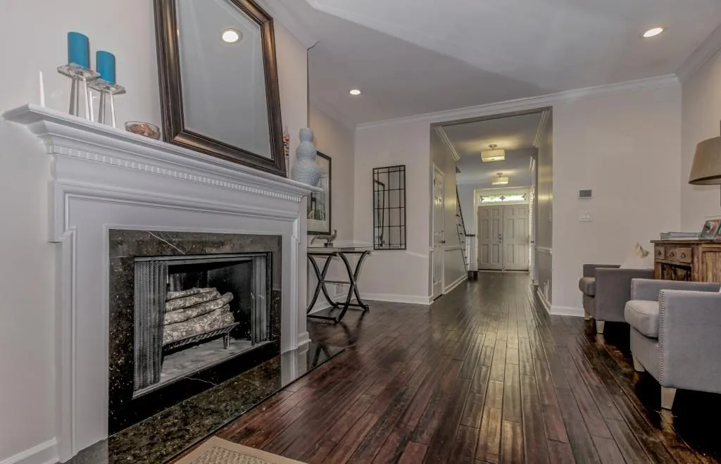 3 Willow Glen Ne Unit 3, Atlanta, Georgia 30342, 4 Bedrooms Bedrooms, ,3 BathroomsBathrooms,Residential,Sold,3 Willow Glen Ne Unit 3,5662203