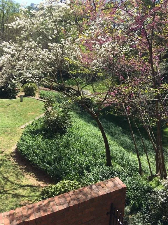3 Willow Glen Ne Unit 3, Atlanta, Georgia 30342, 4 Bedrooms Bedrooms, ,3 BathroomsBathrooms,Residential,Sold,3 Willow Glen Ne Unit 3,5662203
