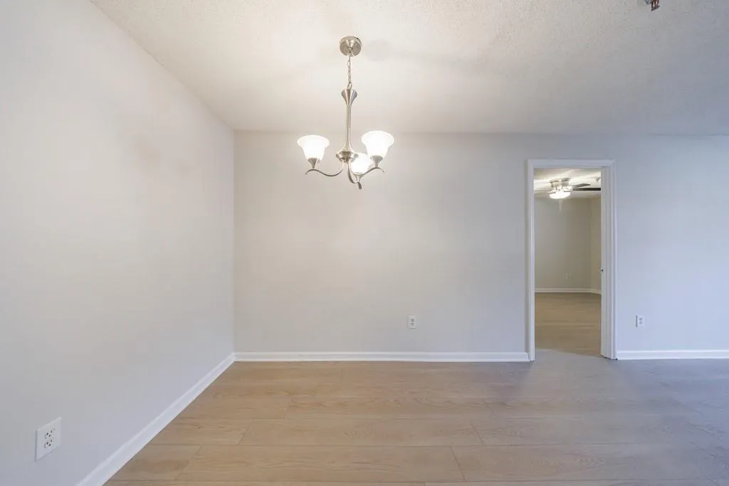 300 Johnson Ferry Road Ne Unit B113, Atlanta, Georgia 30328, 2 Bedrooms Bedrooms, ,2 BathroomsBathrooms,Residential,For Sale,300 Johnson Ferry Road Ne Unit B113,7535460